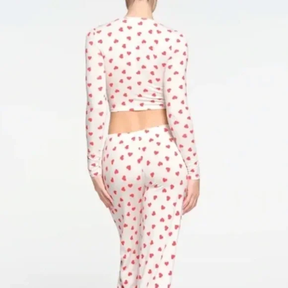 SKIMS Sleep Super Cropped Long Sleeve Top in Ruby & Marble Heart - Picture 2 of 9